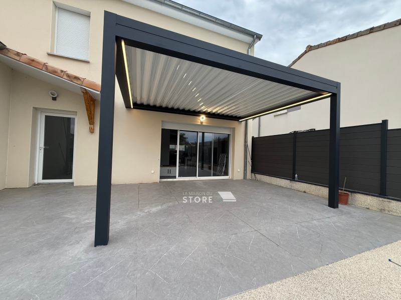 Pergola avec lames orientables en aluminium à SOYONS proche de Guilherand Granges