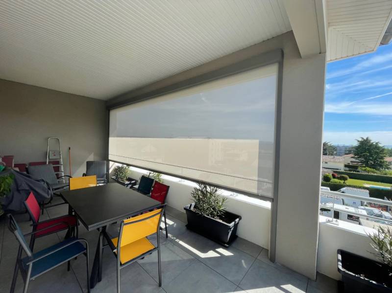 Installation d'un store ZIP SOMFY IO sur-mesure pour ombrager un balcon à Portes-Lès-Valence près de Valence