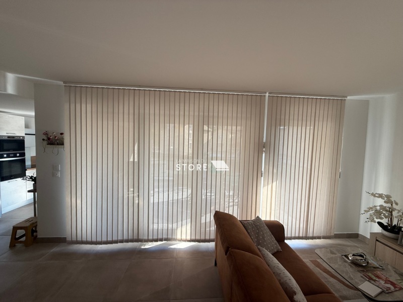 Installation de stores californiens intérieurs sur mesure à Saint-Péray (07130) – confort et élégance