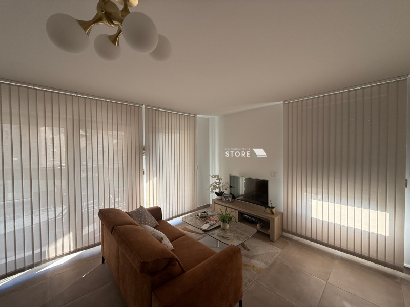 Installation de stores californiens intérieurs sur mesure à Saint-Péray (07130) – confort et élégance