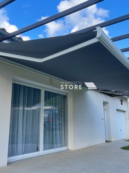 Installation d'un store banne coffre sur mesure à Barbières 26300