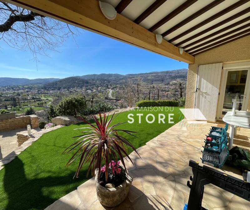 Avant l'installation de notre store banne monobloc