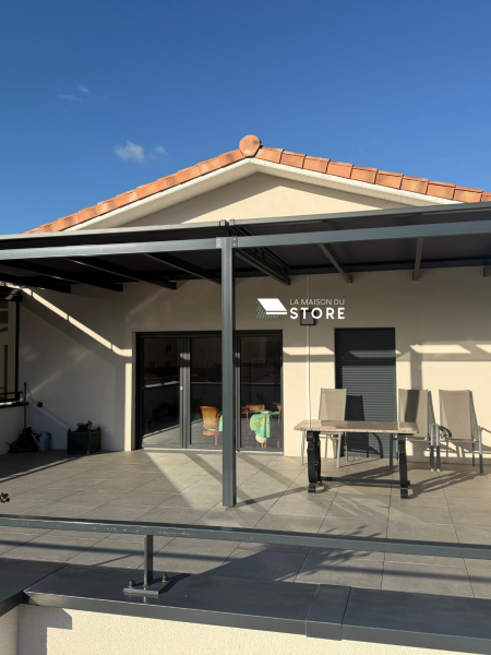 Installation de stores ZIP motorisés Somfy et stores de toiture véranda à Saint-Péray (07130)