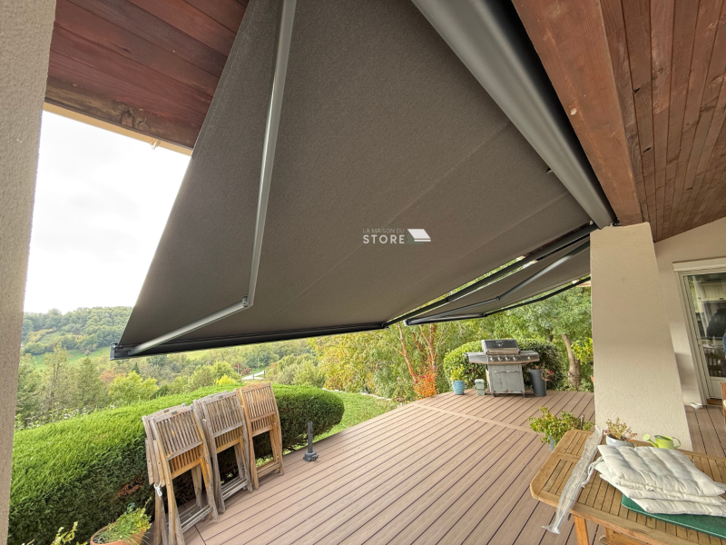 Installation d’un store banne coffre KE France COMPACTO à Saint-Péray 07130 proche de Valence 26000