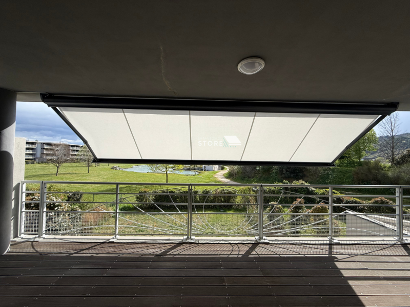 Installation d’un store banne coffre intégral COMPACTO motorisé Somfy io à Guilherand-Granges 07500, proche de Valence 26000