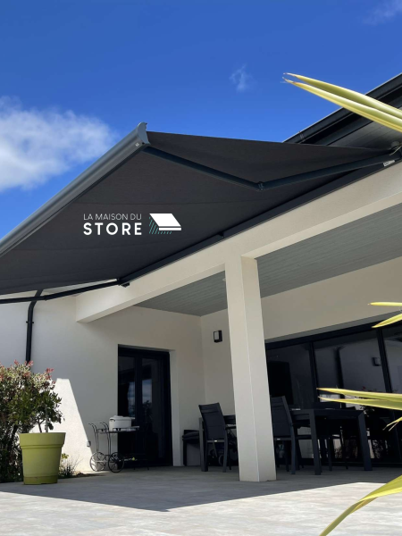 Installation d'un store banne coffre à Charmes Sur Rhône 07800 proche de Saint Péray 07130