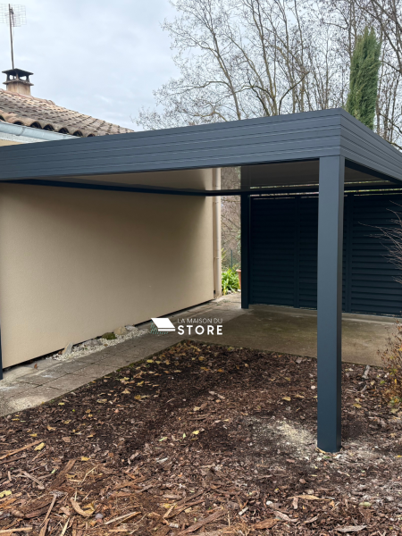 Installation d’un carport aluminium autoportant avec évacuation intégrée à Montvendre (26120)