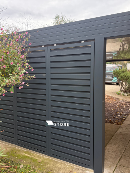 Carport sur mesure : pose d’une structure autoportante avec claustra aluminium à Montvendre (26120)