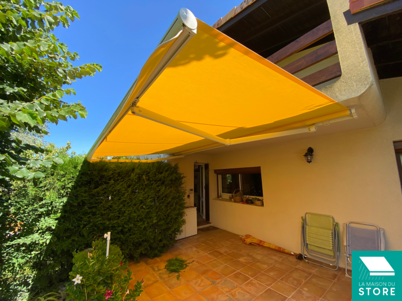 Store extérieur traditionnel sur mesure motorisé pose plafond à La Roche de Glun 26600 proche de valence 26000