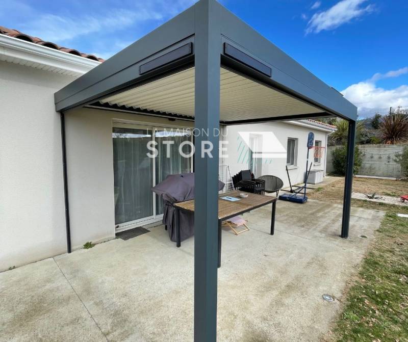 Pergola avec les stores ZIP ouverts
