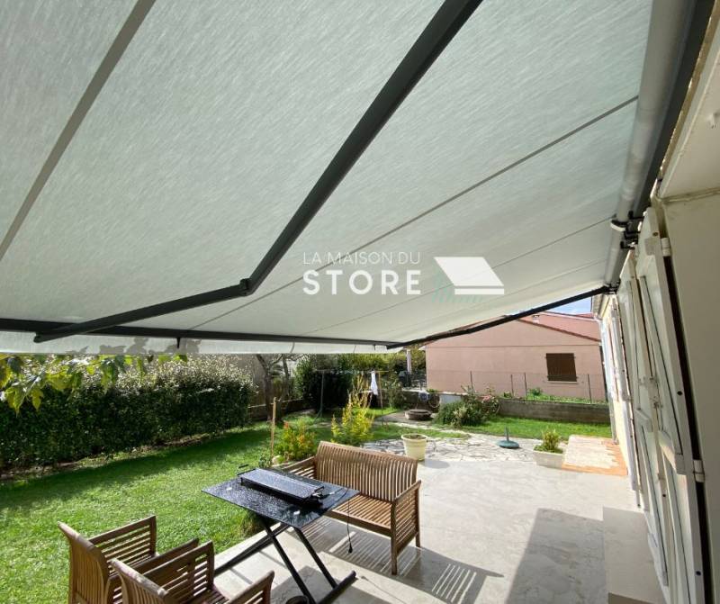 Installation d'un store banne sur mesure aux alentours de Valence 26000