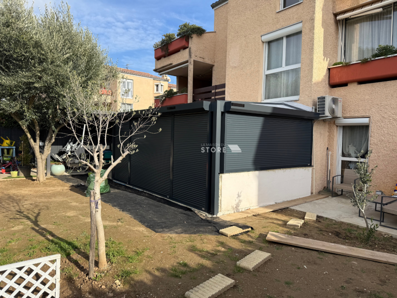 Volets roulants solaires RS100 io à Guilherand-Granges (07500)