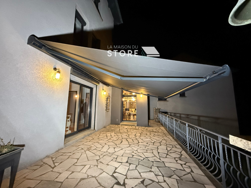 Installation d'un store banne coffre à Saint Agrève 07320 proche de Saint Péray 07130