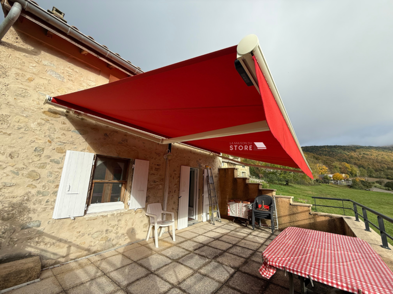 Installation d'un grand store banne monobloc GENEROSA à Châteaudouble, Valence (Drôme)