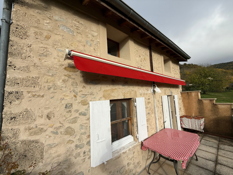 Installation d’un store banne GENEROSA motorisé Somfy IO à Châteaudouble, Valence (Drôme).