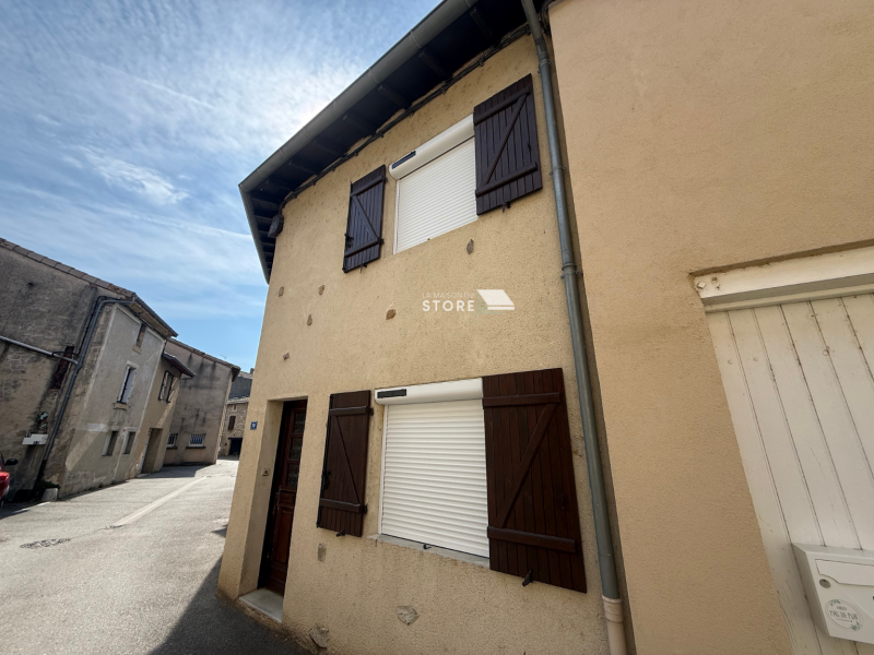 Installation de volets roulants solaires Somfy io en aluminium blanc à Glun 07300, proche de Tournon-sur-Rhône et Valence