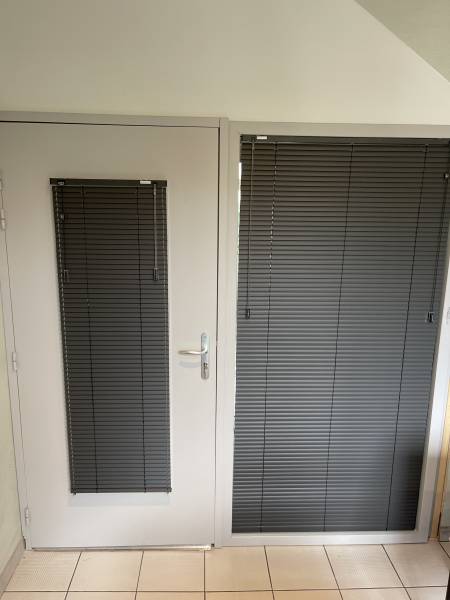 Installation de stores intérieurs vénitiens sur mesure à Privas 07000 proche de Valence 26000