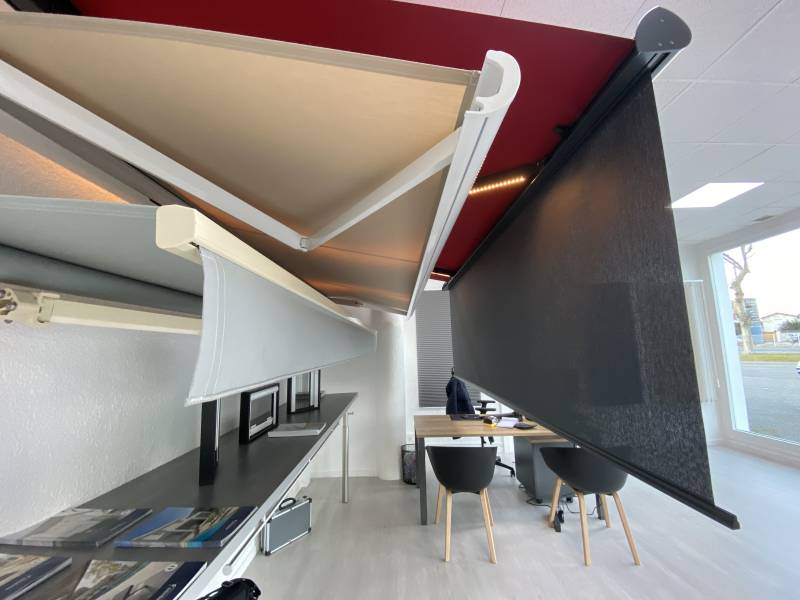 Store banne coffre moderne et design par la Maison du Store à Saint-Péray