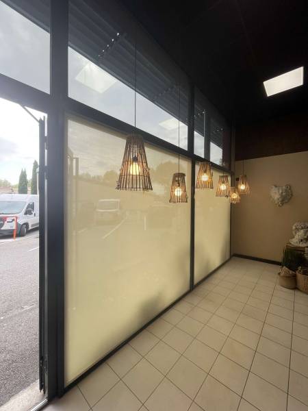 Pose de Stores verticaux ZIP sur-mesure gris anthracite ral 7016 à Saint-Péray 07130.