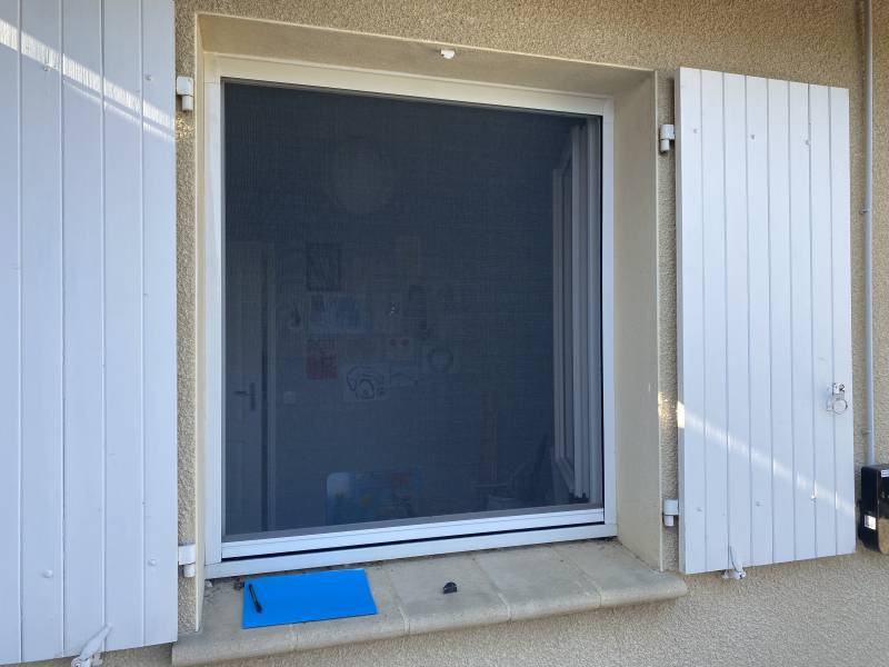 Pose de moustiquaires pour fenêtres à La Roche-de-glun 26600 proche de Valence 26000