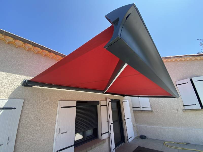 Store banne coffre à Vernoux-en-Vivarais 07240 proche de Le Cheylard 07160