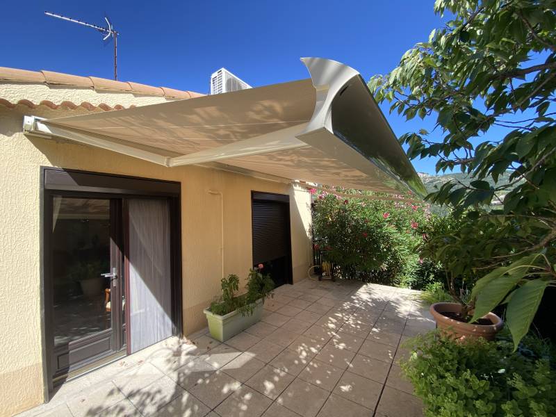 Pose d'un store banne coffre motorisé à Saint-Péray 07130 proche de Cornas