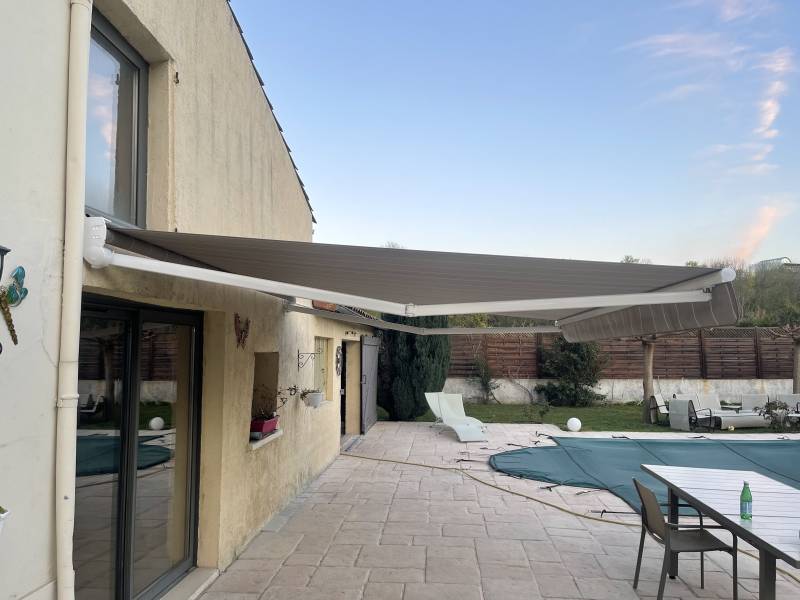 Store banne traditionnel sur-mesure à Valence