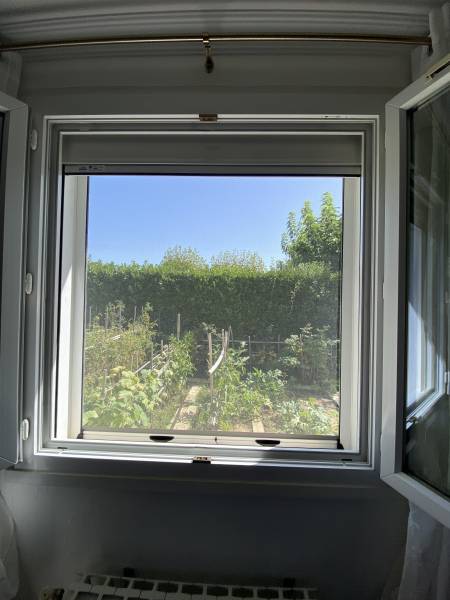 Conception d'une moustiquaire sur-mesure en aluminium à Guilherand-Granges 07500 proche de Saint-Péray 07130