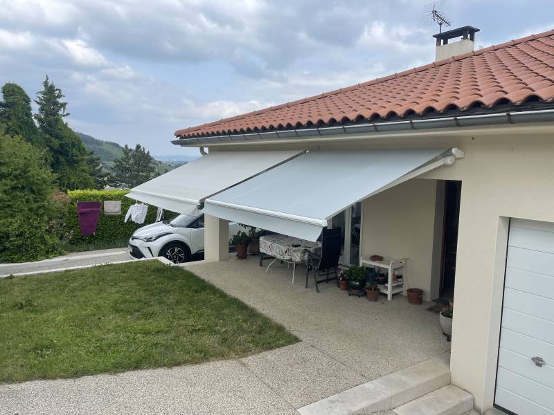 Stores bannes traditionnels Saint-Péray proche de Cornas