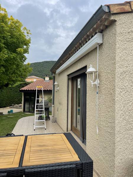 Store banne à Saint-George-les-Bains