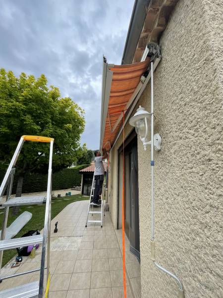 Store banne rentoilage à Saint-Georges-les-Bains