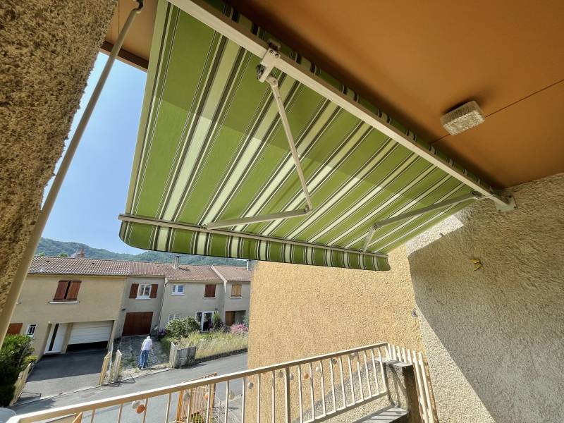 Rentoilage d'un store banne traditionnel