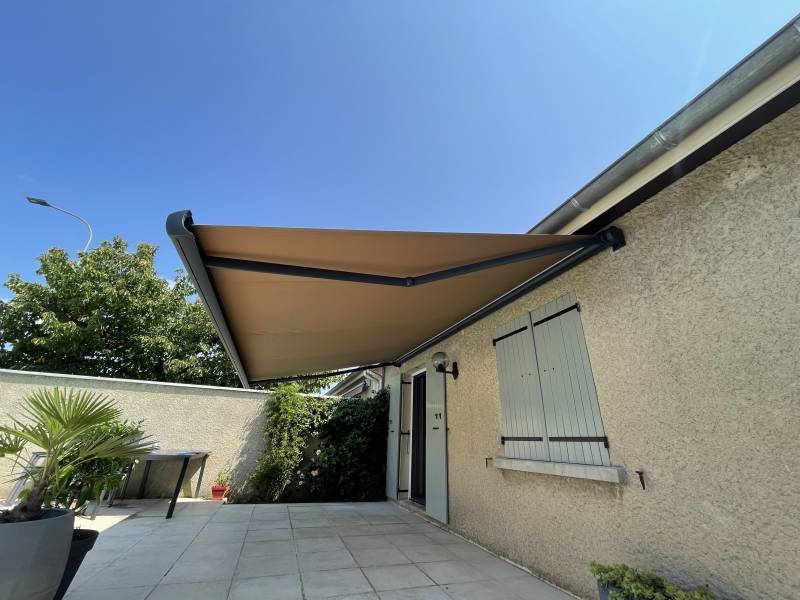 Store banne coffre à Bourg-Lès-Valence 26500