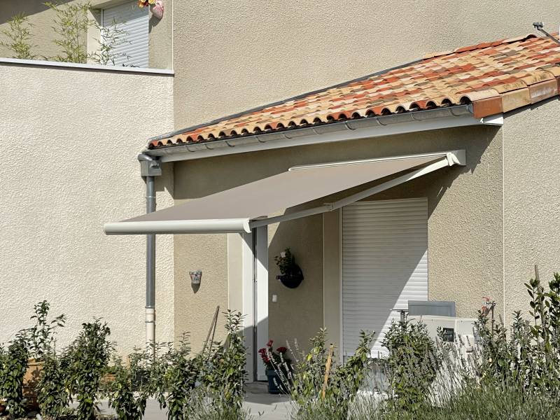 Store banne sur-mesure à CHOMÉRAC 07210 et PRIVAS 07000