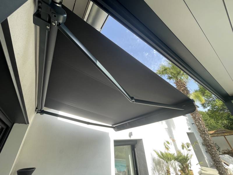 Store banne traditionnel à Valence 26000 proche de Montélier 26120