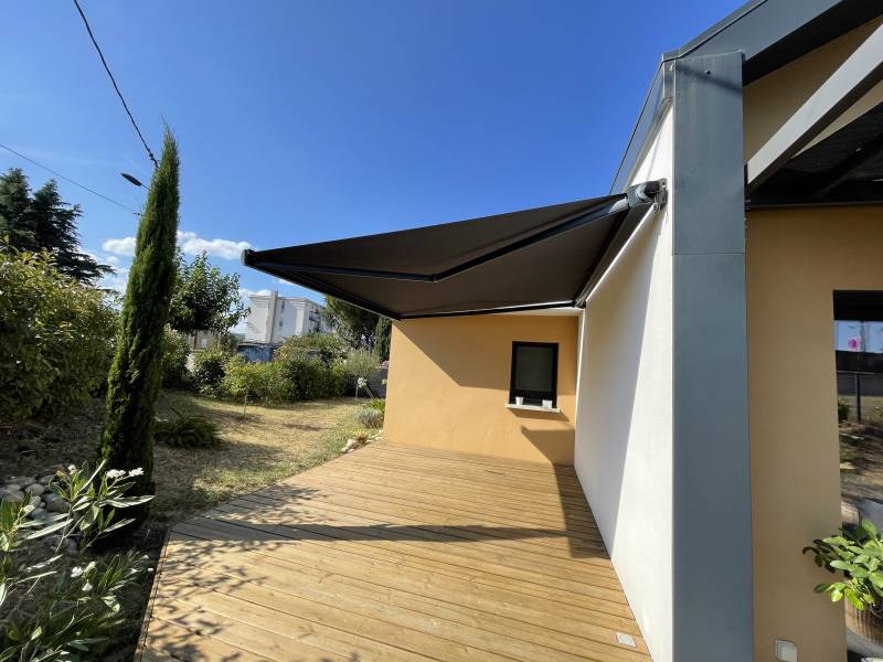 Store banne coffre sur-mesure à Portes-Lès-Valence 26800 proche de Beaumont-Lès-Valence 26760