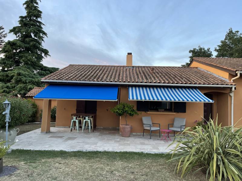 Rentoilage d'un store banne extérieur à Valence 26000 proche de Bourg-Lès-Valence 26500