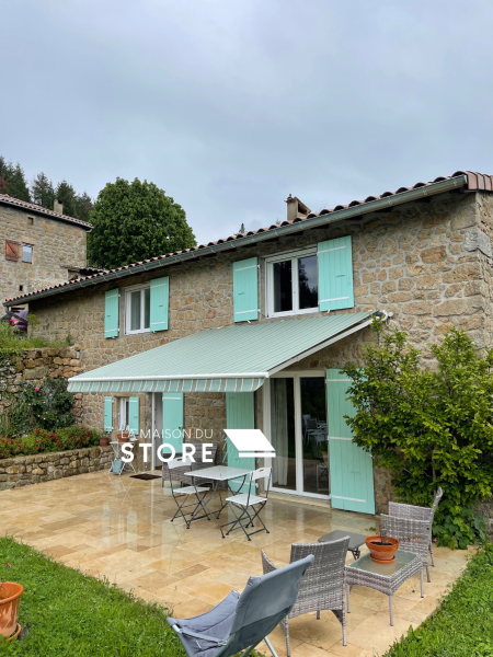 Vente et installation d'un store banne monobloc à Saint Apollinaire de Rias 07240 proche de Saint Péray 07130