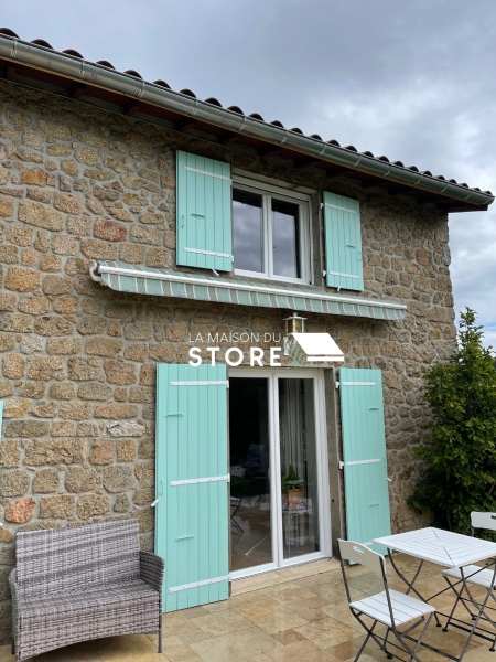 Vente et installation d'un store banne monobloc à Saint Apollinaire de Rias 07240 proche de Saint Péray 07130