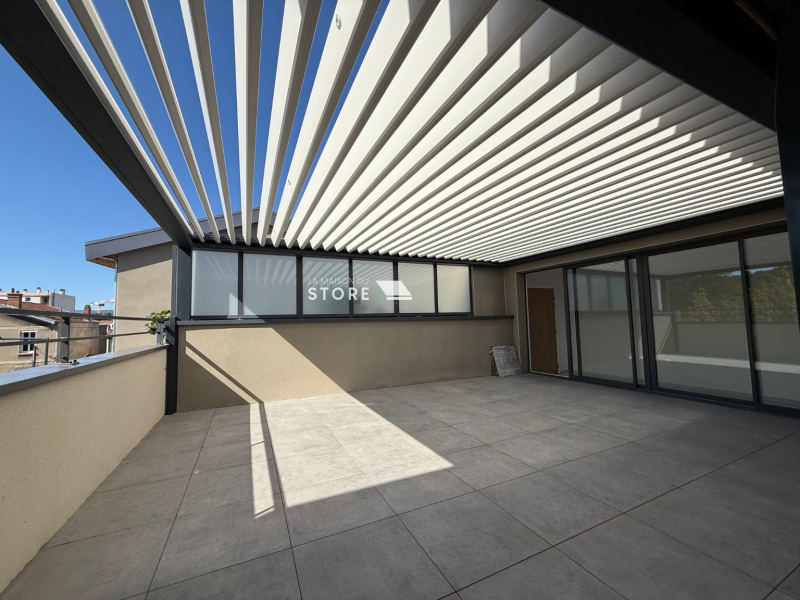 Installation d’une pergola bioclimatique LUX ATRACTIV haut de gamme à Valence 26000