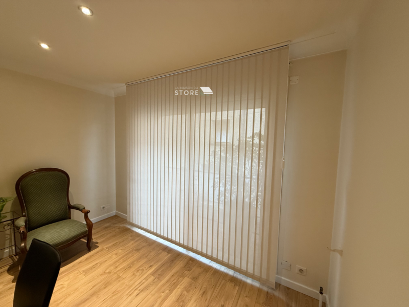 Stores intérieurs à bandes verticales sur mesure à Mauves près de Tournon-sur-Rhône