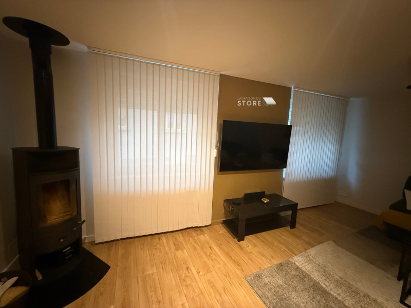 Pose de stores à bandes verticales Polyscreen Bandalux à Mauves 07300