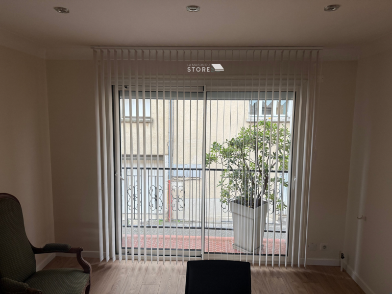 Installation de stores californiens Polyscreen à Mauves proche de Valence