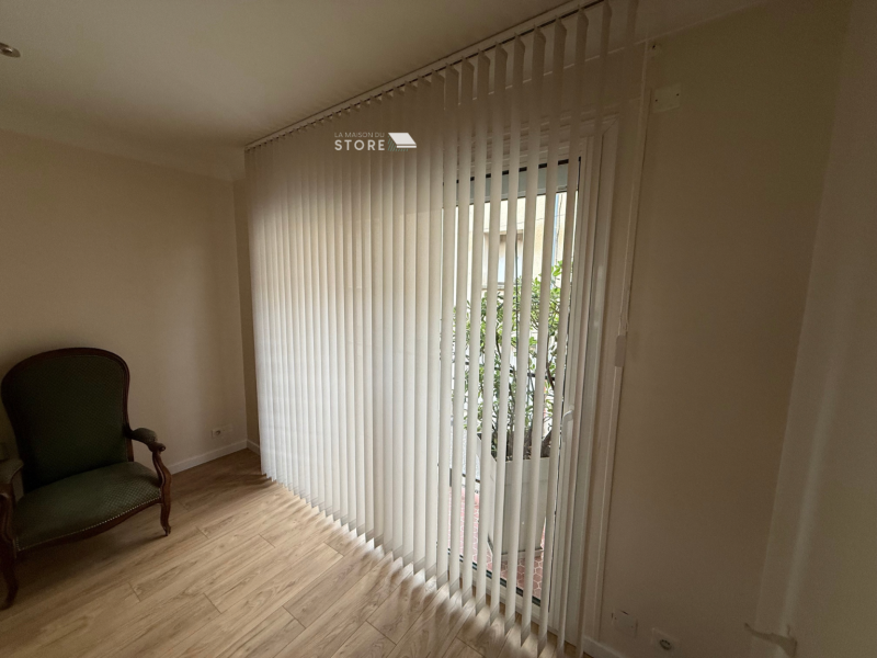 Stores intérieurs Bandalux pour grandes baies vitrées à Mauves en Ardèche