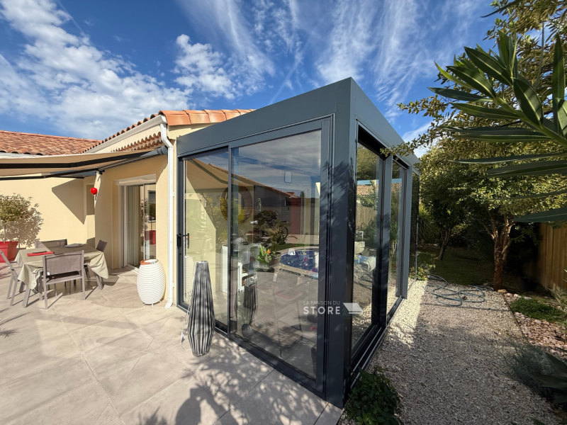 Installation d’un jardin d’hiver à toiture fixe isolante 55 mm en aluminium extrudé avec évacuation intégrée et coulissants aluminium à Espeluche (26780) proche de Valence 26000