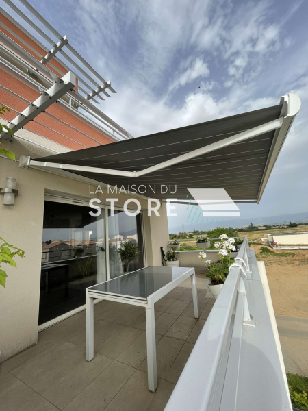 Pose d'un store banne coffre motorisé sur mesure à Valence 26000