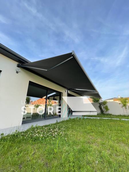 Installation de stores bannes coffre motorisés sur mesure à Romans-sur-Isère 26281, proche de Bourg-de-Péage 26300