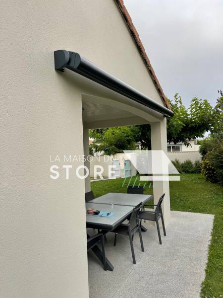 Vente et installation d'un store banne coffre sur mesure motorisé à Portes-lès-Valence (26800), proche de Valence (26000)