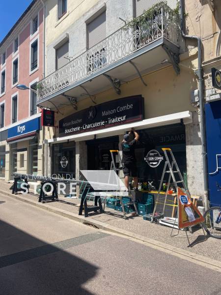 Installation d'un store banne à Saint-Péray (07130), proche de Guilherand-Granges (07500)