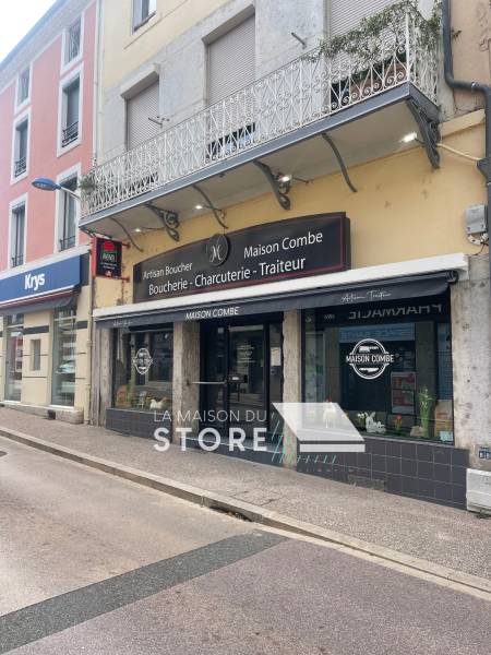 Mise en place d'un store banne à Saint-Péray (07130), proche de Guilherand-Granges (07500)